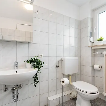 Geraeumige In Fuer 7 Personen Baesweiler
